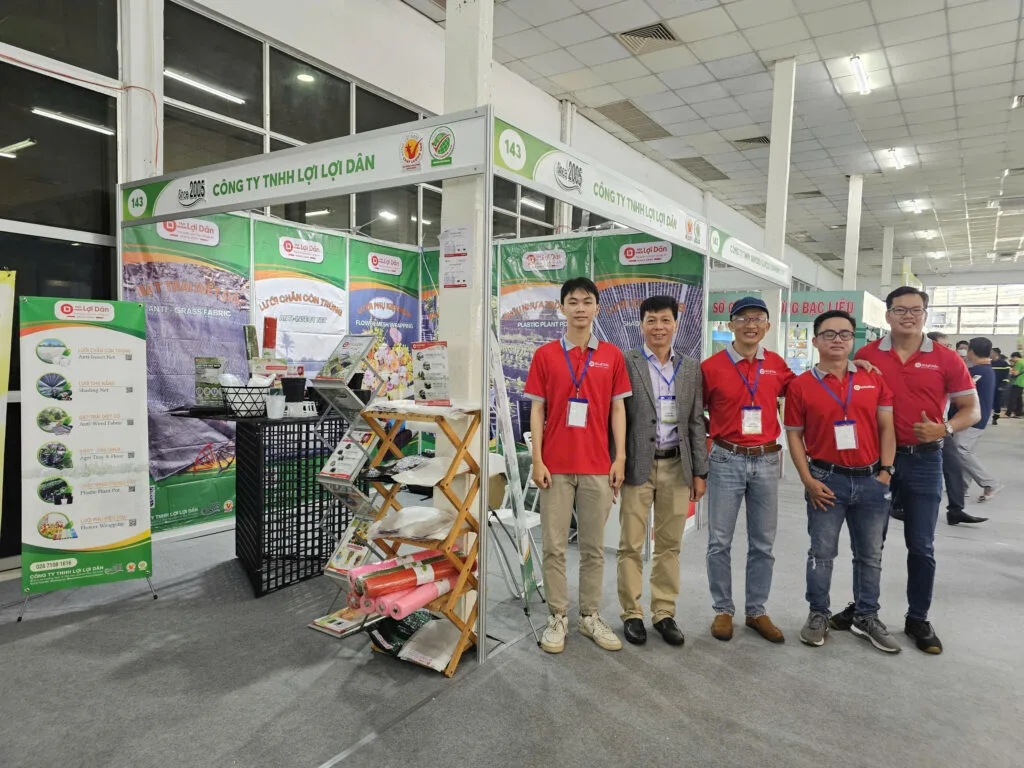 Loi Loi Dan group participates in the exhibition